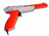 Pistolet Zapper pour console Nintendo NES (modèle orange livré avec 1 cartouche de 2 jeux)